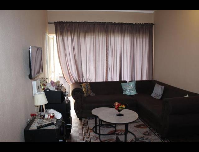1 BEDROOM APARTMENT FOR SALE IN PAROW CENTRAL